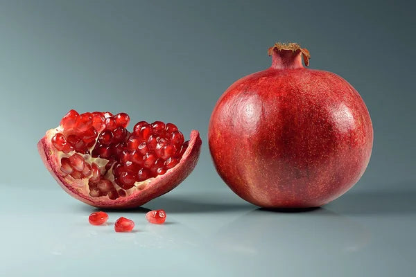 Pomegranate fruit and arils