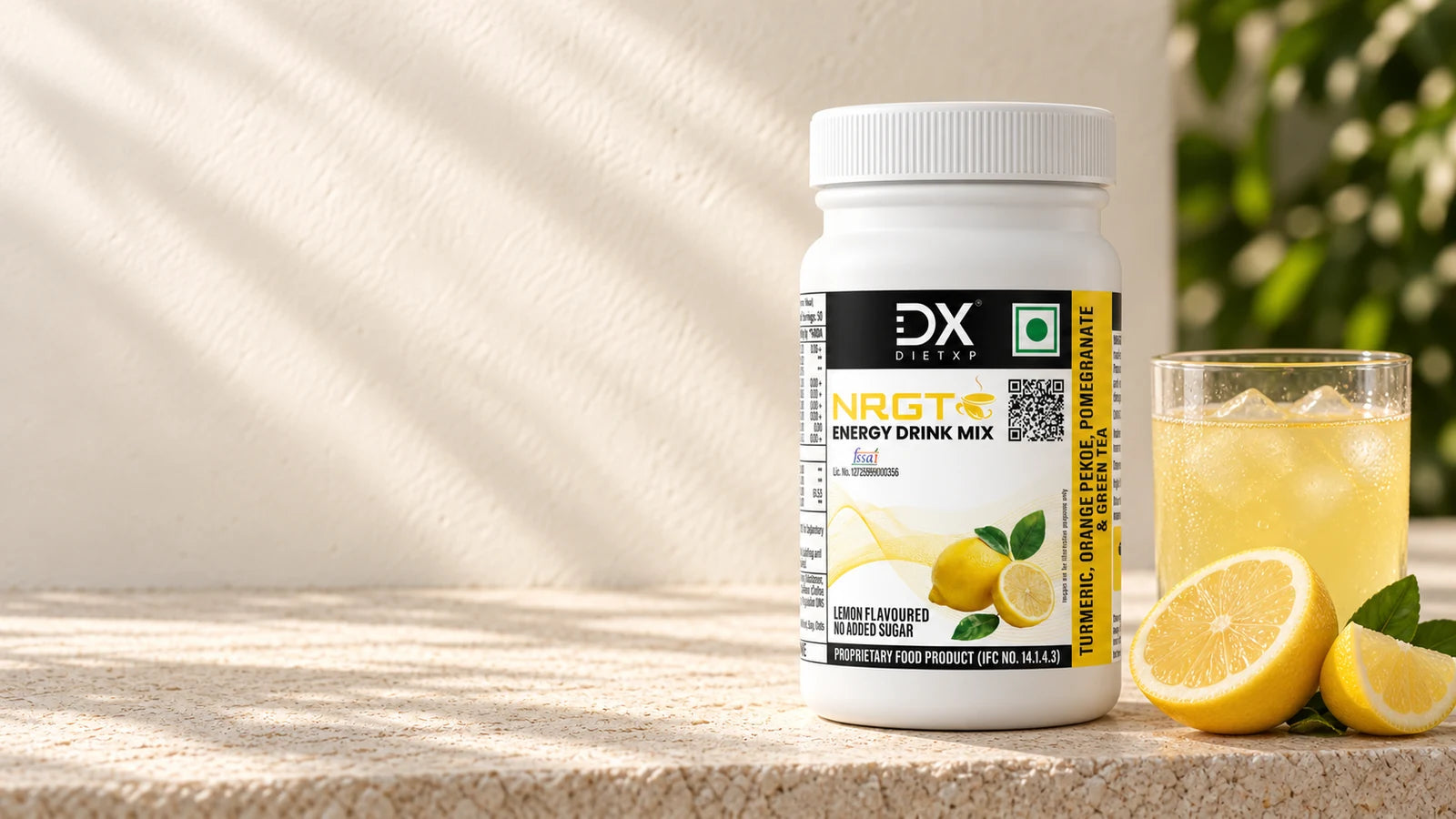 DietXP NRGT Lemon Tea jar with fresh lemon and iced tea